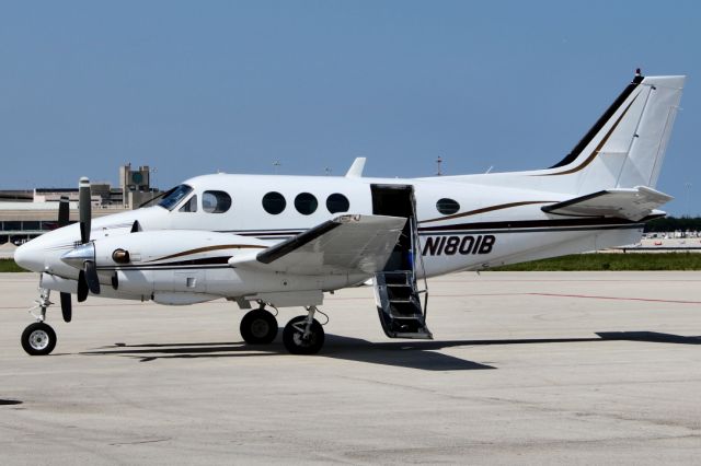 Beechcraft King Air 90 (N1801B)