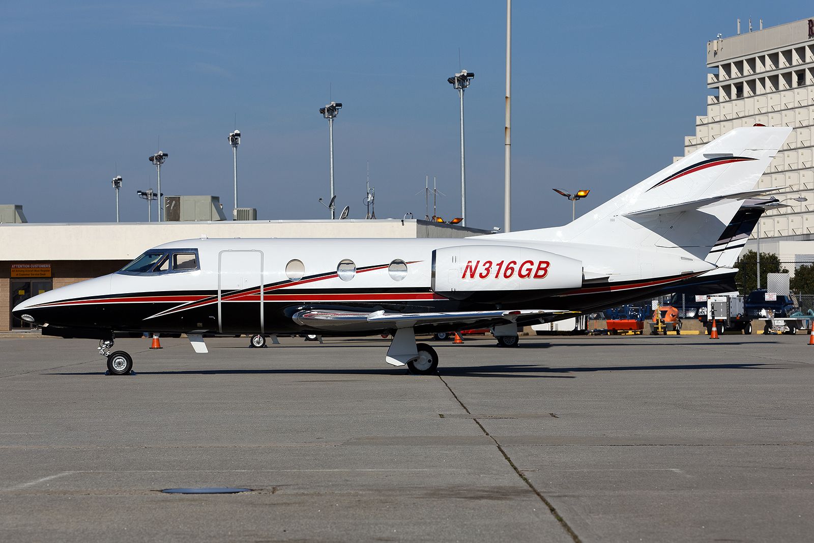 Dassault Falcon 10 (N316GB)