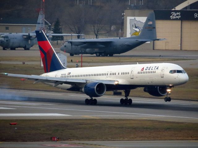 Boeing 757-200 (N604DL)