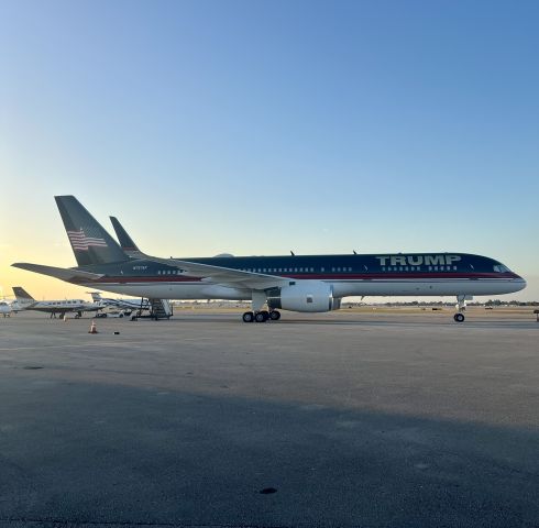 Boeing 757-200 (N757AF)