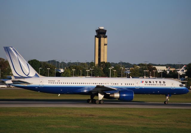 Boeing 757-200 (N501UA) - The Chicago Bears are headed home after stomping the Carolina Panthers at Bank of America Stadium / Rolling 18C - 10/10/10