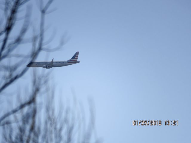 Embraer 175 (N260NN)