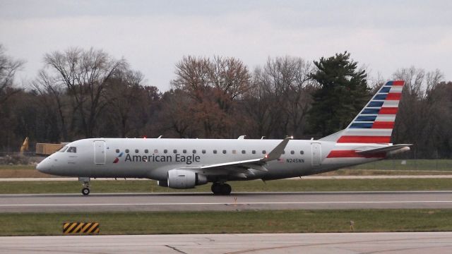 Embraer 175 (N245NN)