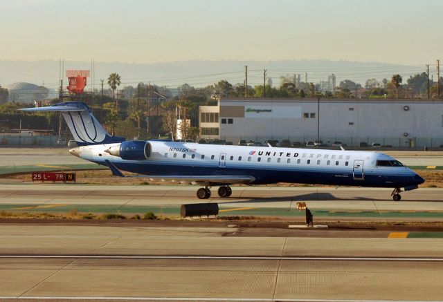 Canadair Regional Jet CRJ-700 (N707SK)