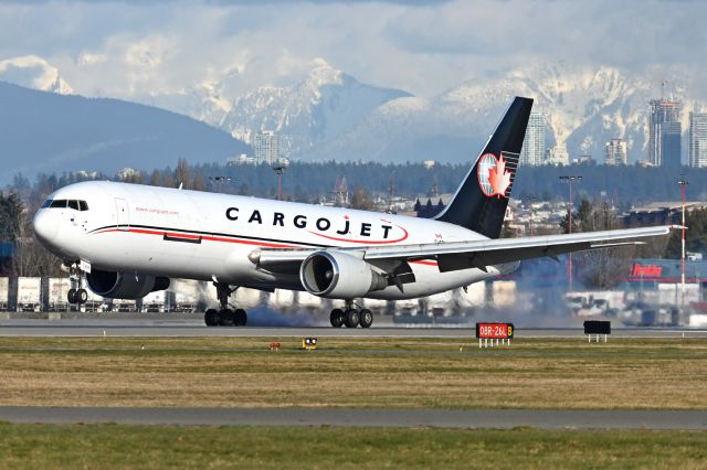 BOEING 767-300 (C-FDIJ)