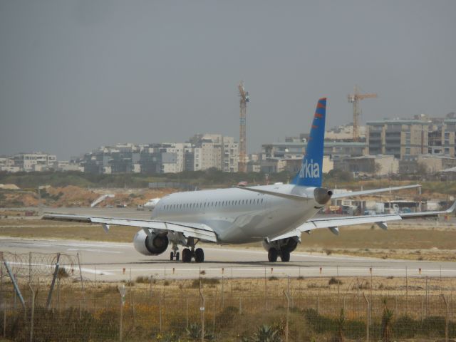 Embraer ERJ-190 (4X-EMA)