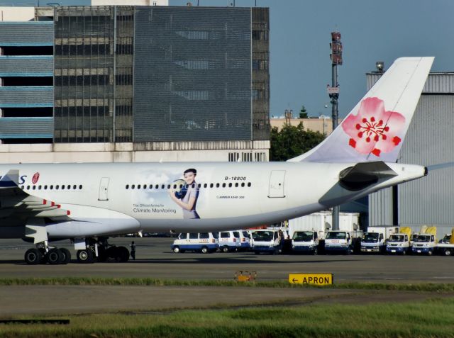 Airbus A340-300 (B-18806)