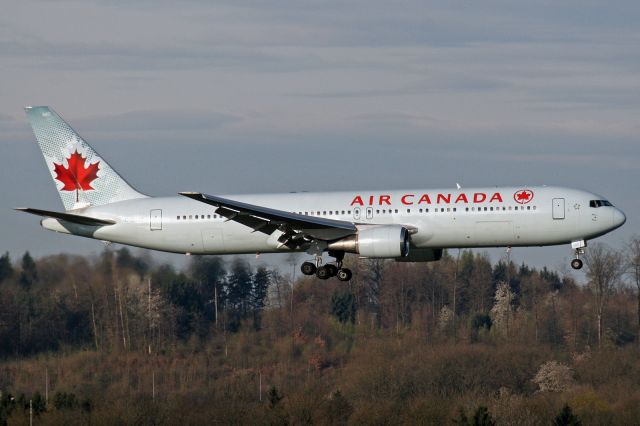 BOEING 767-300 (C-GHOZ)