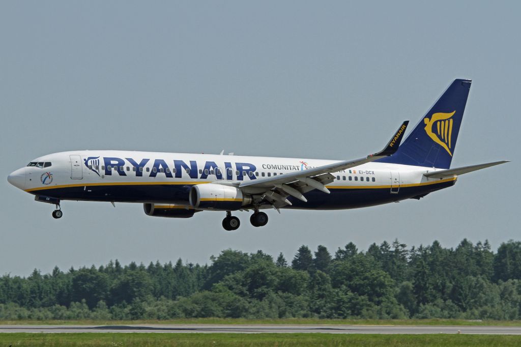 Boeing 737-800 (EI-DCX)