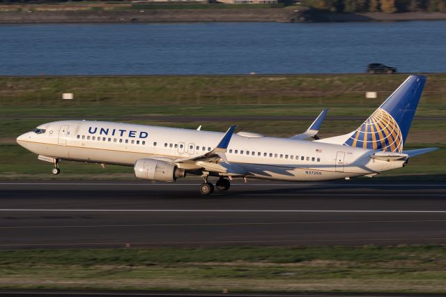 Boeing 737-800 (N37255) - 7th November, 2023: Rotating from runway 28R at Portland International Airport. This is also my 2000th photo upload to FlightAware :)