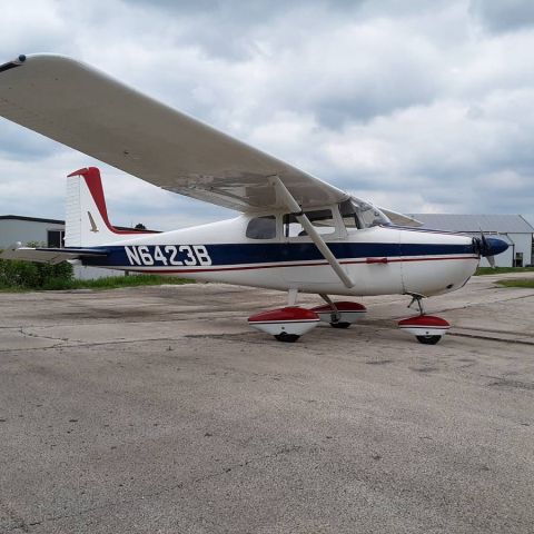 Cessna Skyhawk (N6423B)