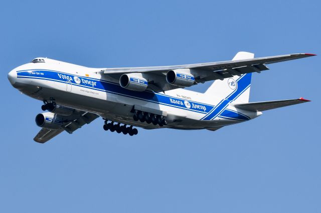 Antonov An-12 (RA-82043)