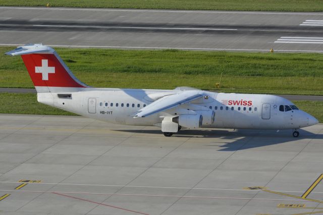 Avro RJ-100 Avroliner (HB-IYT)