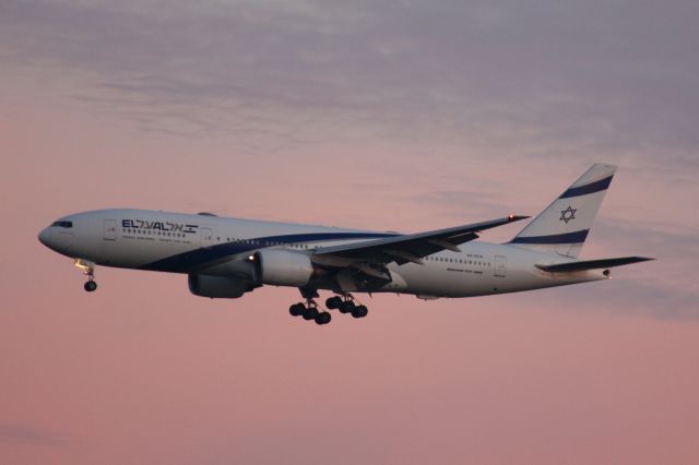 Boeing 777-200 (4X-ECA)