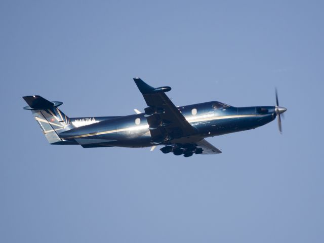 Pilatus PC-12 (N457KA) - Take off runway 19 | 13 JUNE 2015.