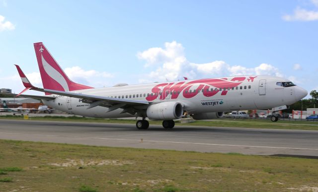 Boeing 737-800 (C-FPLS)