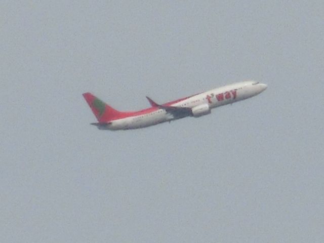 Boeing 737-700 — - 対岸から。