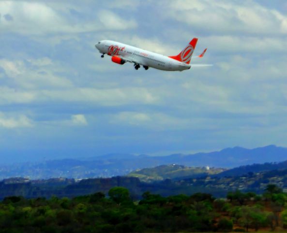 Boeing 737-800 (PR-GUZ)
