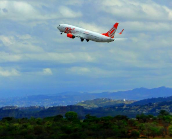 Boeing 737-800 (PR-GUZ)