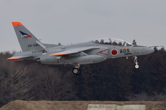 KAWASAKI T-4 (26-5809) - A T-4 of the 302nd squadron arrives back at Hyakuri (please view in "Full" for highest image quality)