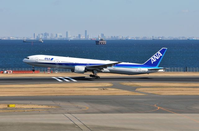 BOEING 777-300 (JA753A) - 2011/1/16