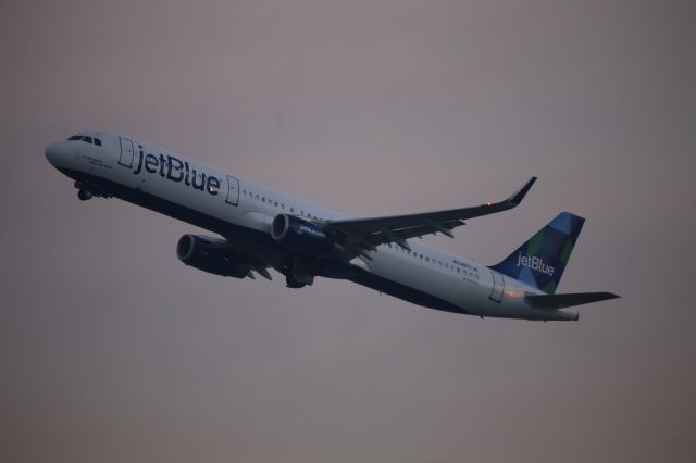 Airbus A321 (N977JE)