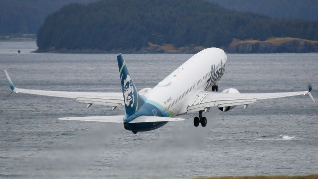 Boeing 737-800 (N569AS) - Alaska Airlines ASA/AS89 from Anchorage (PANC/ANC) blasting off of rwy 8 over the Pacific Ocean with Woody and Long Island in the backgroundbr /Photo date: 9/30/24br /Upload date: 11/1/24