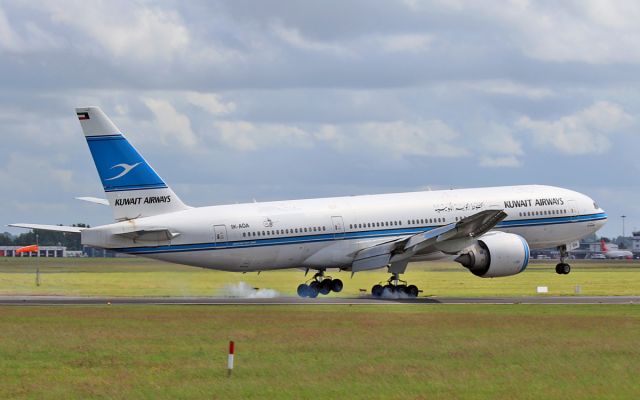 Boeing 777-200 (9K-AOA) - kuwait airways b777-2 9k-aoa landing at shannon 29/6/16.