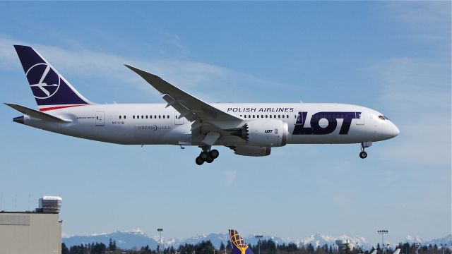 Boeing 787-8 (SP-LRC) - BOE272 on final to runway 16R to complete a flight test on 3/25/13. The aircraft is using temp reg #N1791B. (LN:86 cn 35940).