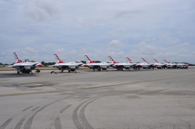 Lockheed F-16 Fighting Falcon — - Getting ready for the Ft Lauderdale air show.