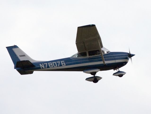 Cessna Skyhawk (N78076) - Oshkosh 2013!