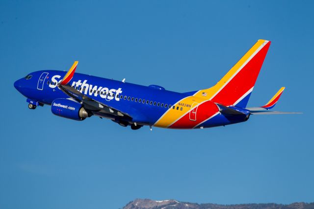 Boeing 737-700 (N483WN) - B737 departing from RWY 16L at Reno-Tahoe International Airport heading to Phoenix.