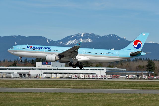 Airbus A330-300 (HL8026)