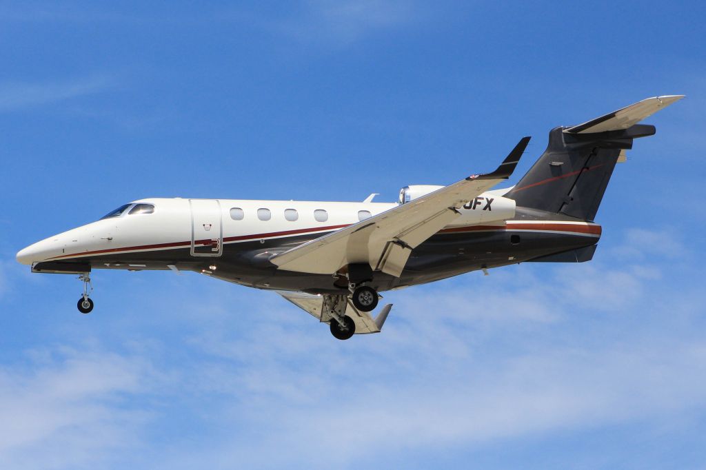 Embraer Phenom 300 (N360FX)