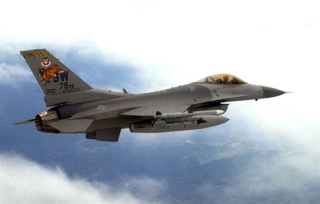 Lockheed F-16 Fighting Falcon —
