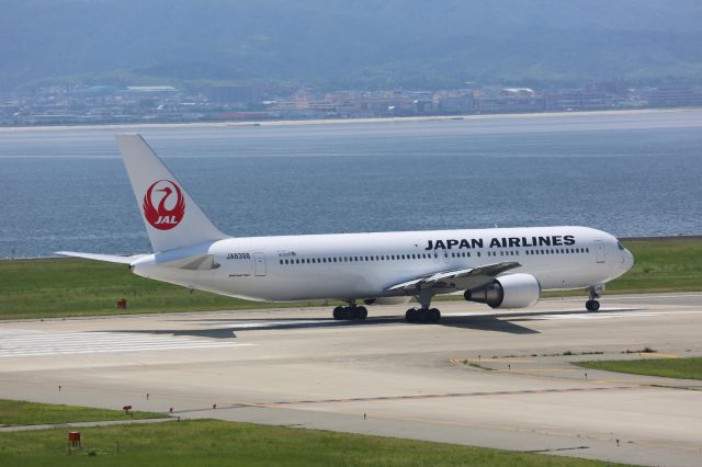 BOEING 767-300 (JA8398)