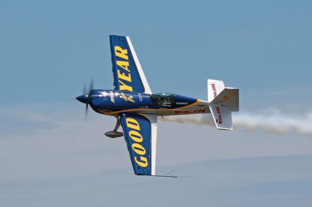 EXTRA EA-300 (N821MG) - Mike Goulian in his EA 330/SC Extra during the Vero Beach Air Show on 26 Jun 2016.