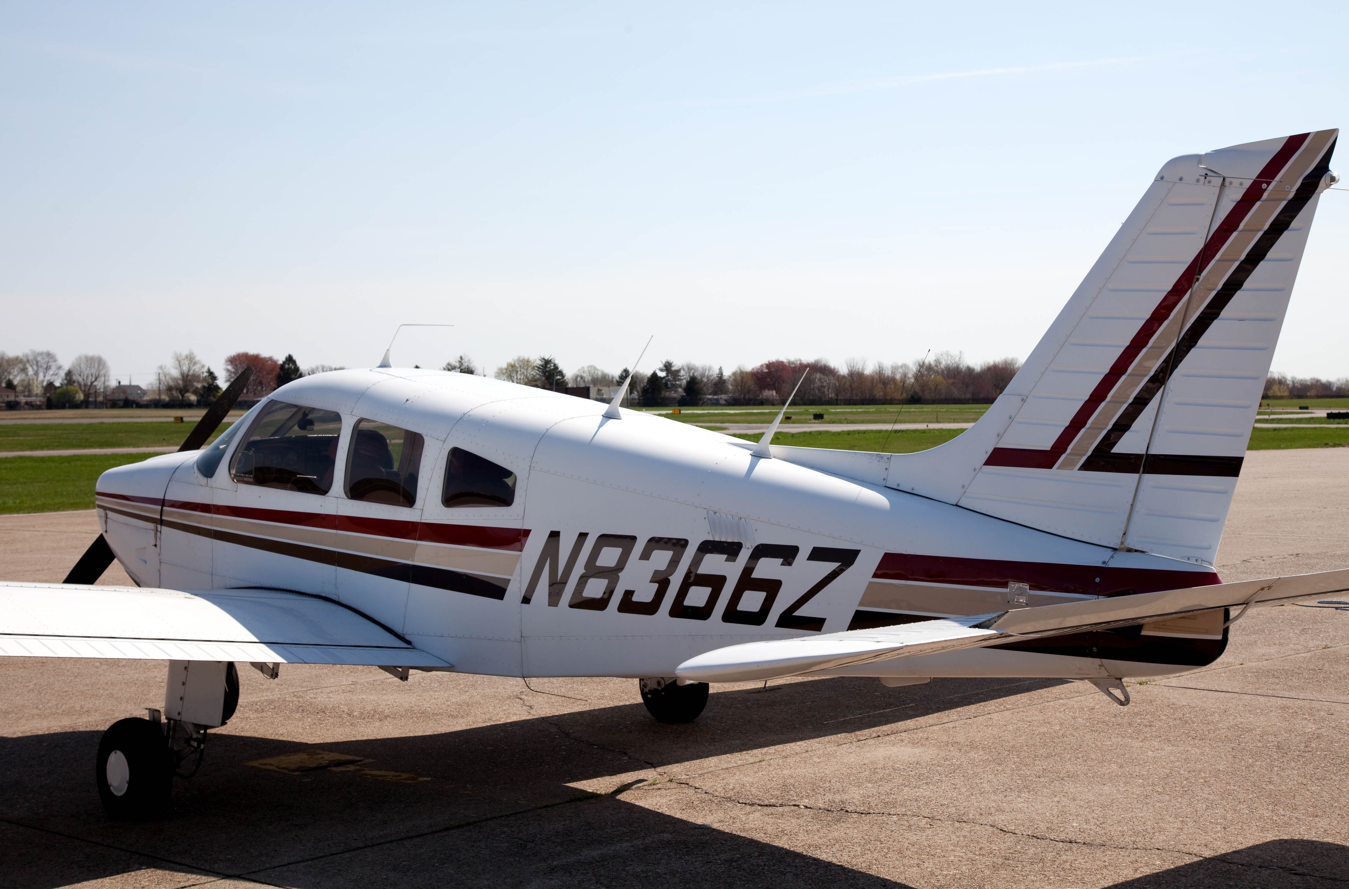 Piper Cherokee (N8366Z)