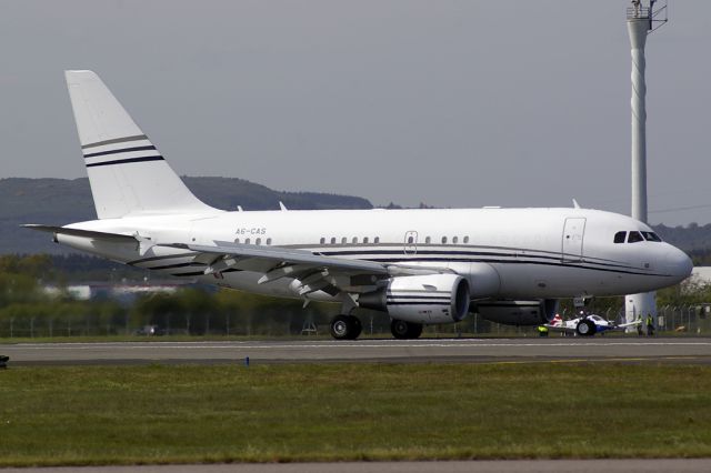 Airbus A318 (A6-CAS)