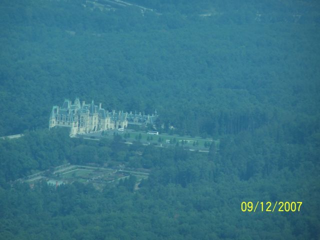 Cessna Skyhawk (N11MB) - Biltmore House, Asheville, NC