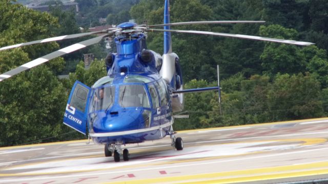 Aerospatiale Dauphin 2 (SA-365C) (N611LL)