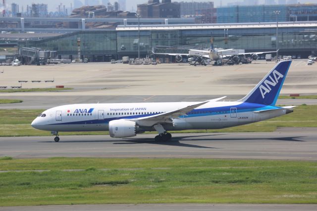 Boeing 787-8 (JA832A)