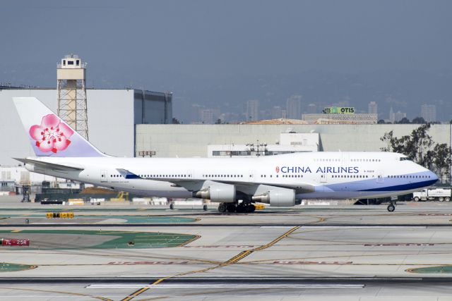 Boeing 747-400 (B-18210) - B-18210  Boeing  B747-409  CAL  KLAX  20130304  4169