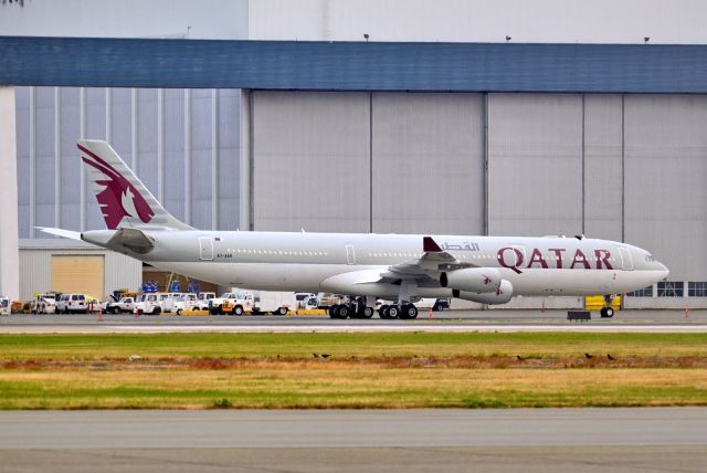 Airbus A340-300 (A7-AAH)