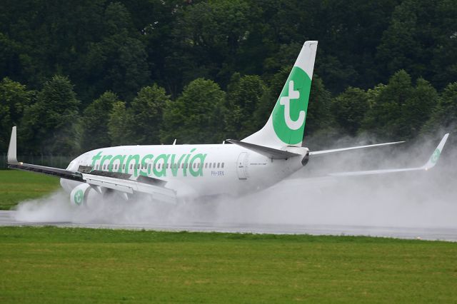 Boeing 737-700 (PH-XRV)