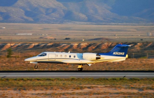 Learjet 35 (N352HS)