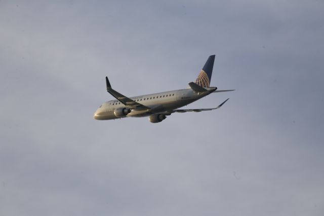 Embraer 170/175 (N145SY)