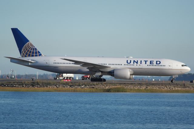 Boeing 777-200 (N768UA) - Uniteds new 777-200 service arriving from SFO.