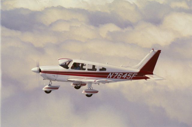 Piper Cherokee (N7645F)