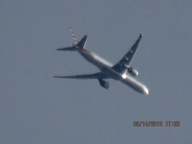 BOEING 777-300ER (N733AR)